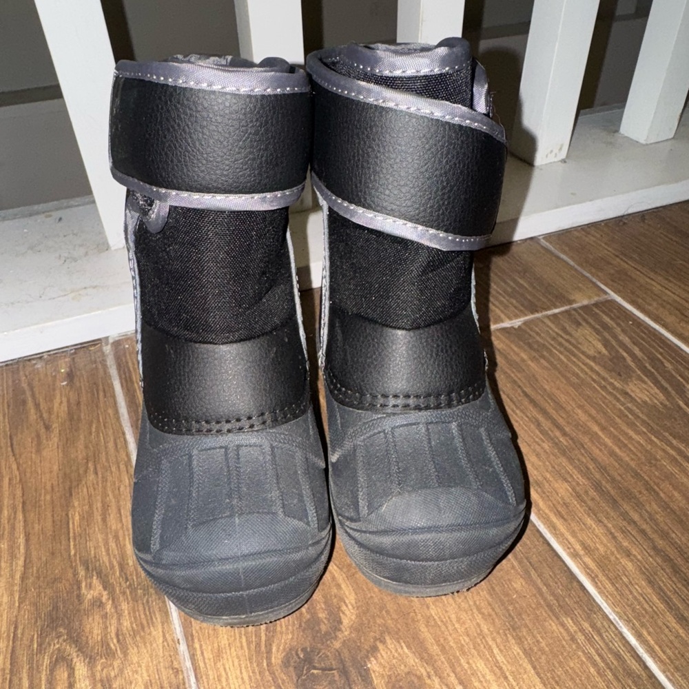 Cat and Jack Toddler 7 SnowBoots